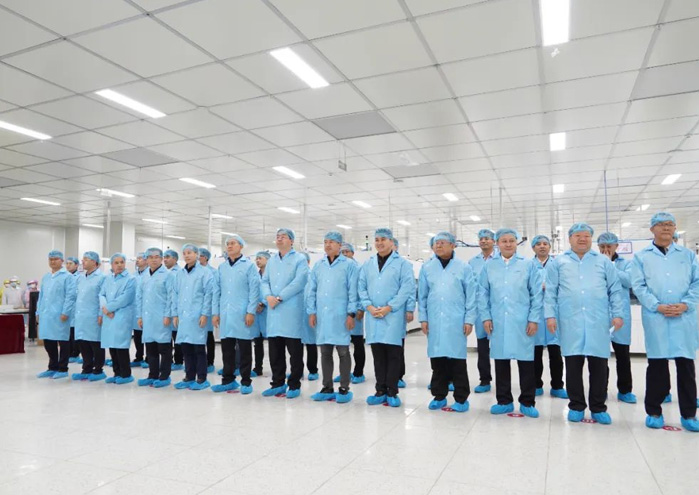 z6com·尊龙光伏（酒泉基地）4.8GW高效异质结电池首线成功投产