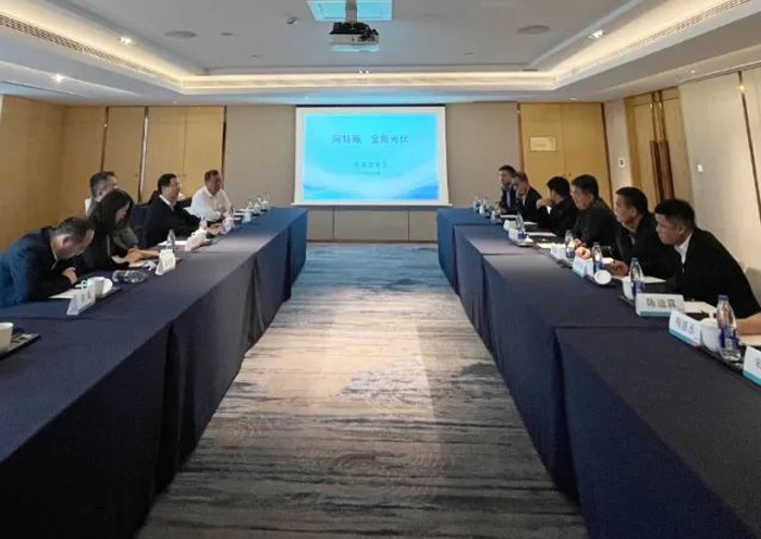 共话N型异质结电池未来 | 阿特斯集团董事长瞿晓铧一行莅临z6com·尊龙光伏参观交流
